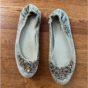 Adrienne Vittadini beige and gold ballerina flats